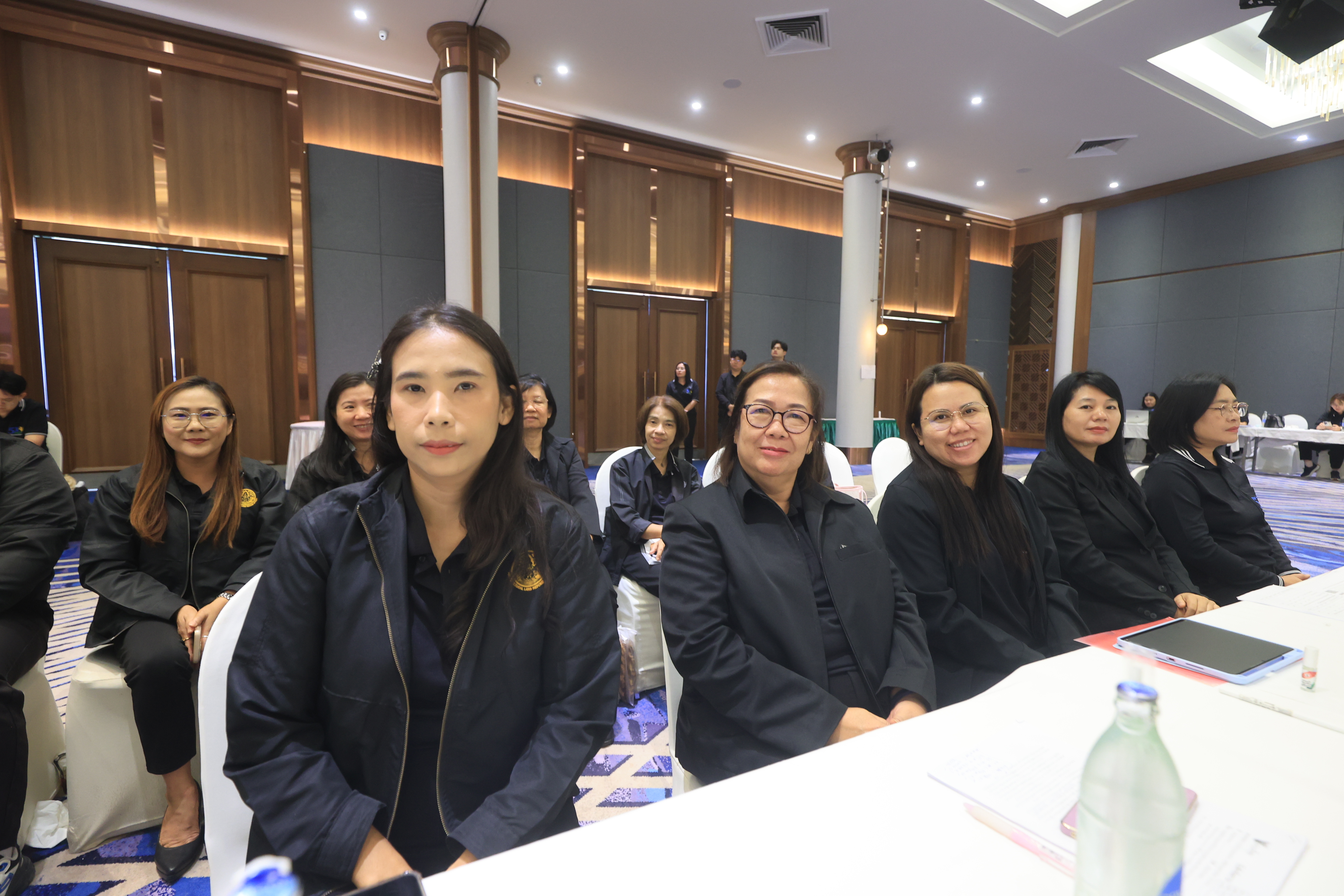 title - เลขาฯ ส.ป.ก. ประชุมเข้ม! 